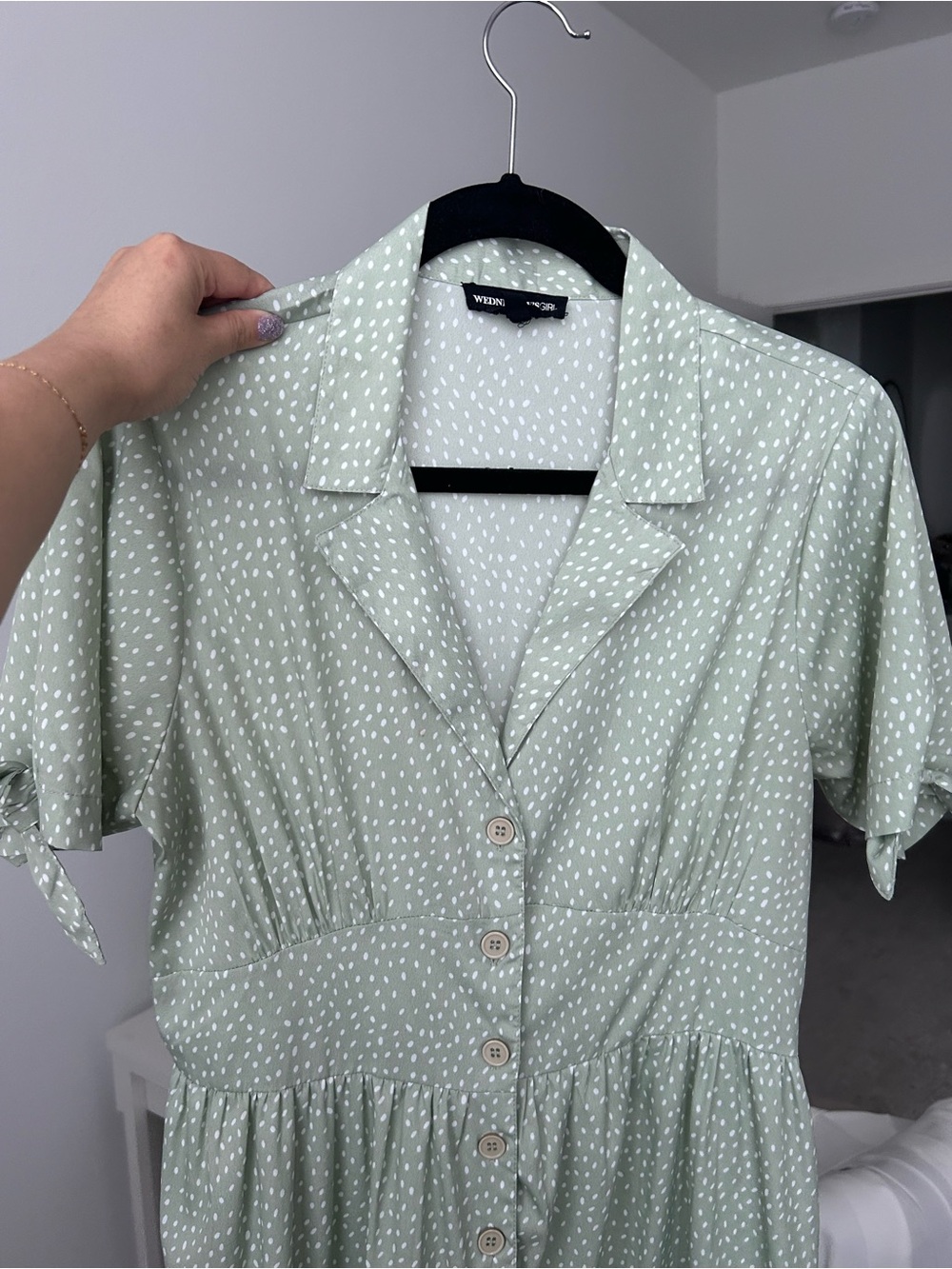 Wednesday’s Girl Sage Green Button-Front Short Sleeve Dress, size m